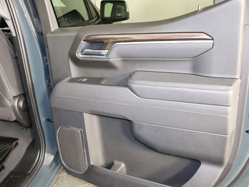 Used 2025 Chevrolet Silverado 1500 LT image 44