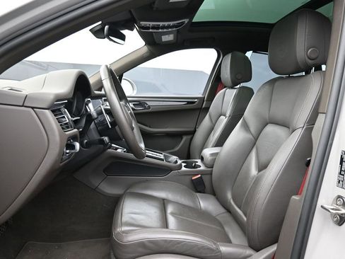 Used 2022 Porsche Macan AWD/4WD image 10