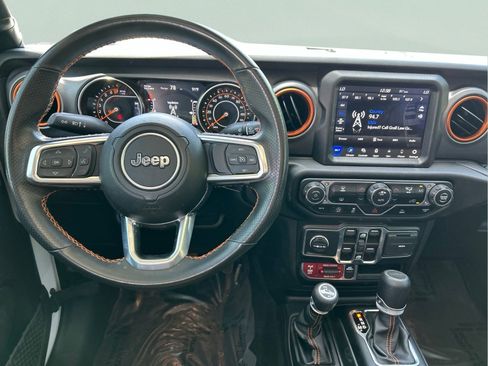 Used 2023 Jeep Gladiator Mojave AWD/4WD image 19