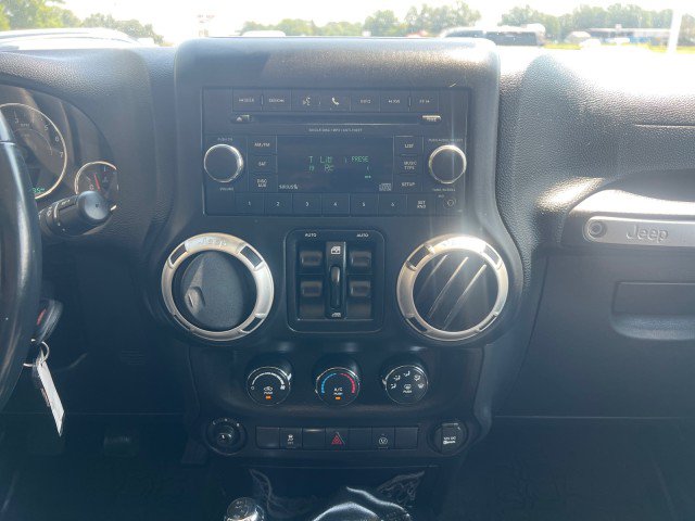 Used 2018 Jeep Wrangler Unlimited Rubicon w/ Connectivity Group AWD/4WD image 23
