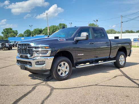 Used 2026 RAM 2500 Big Horn AWD/4WD image 2