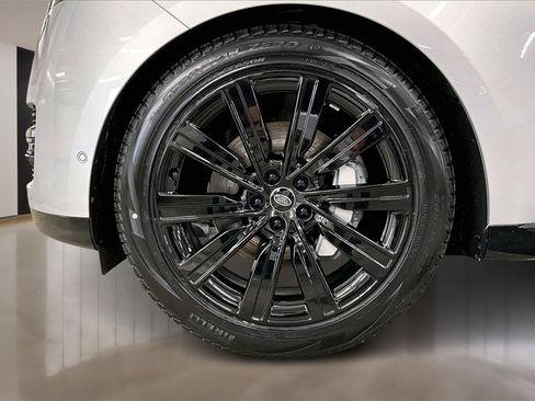 Used 2023 Land Rover Range Rover SE image 32