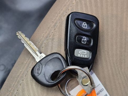 Used 2013 Hyundai Elantra GLS image 32