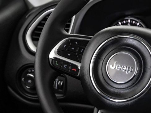 Used 2019 Jeep Renegade Latitude w/ Popular Equipment Group image 17