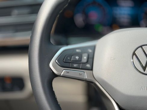 Used 2024 Volkswagen Atlas SE image 46