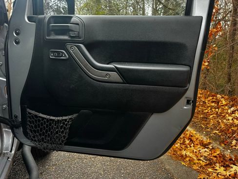 Used 2013 Jeep Wrangler Unlimited Sport image 12