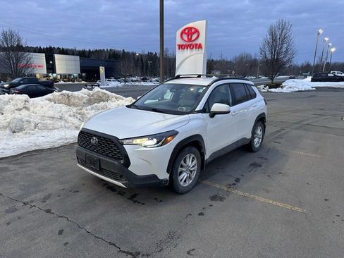 Used 2023 Toyota Corolla Cross LE image 7
