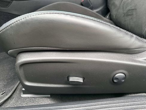 Used 2023 Dodge Challenger R/T w/ Plus Package image 11