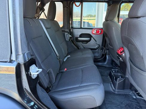 Used 2019 Jeep Wrangler Unlimited Sport S image 30