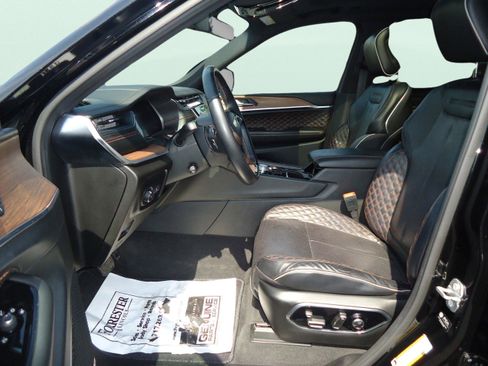 Used 2021 Jeep Grand Cherokee L Summit w/ Luxury Tech Group V image 26