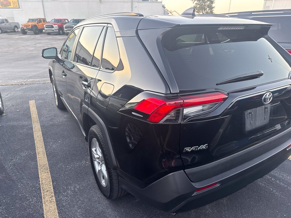 Used 2021 Toyota RAV4 XLE w/ XLE Grade Weather Package AWD/4WD image 5