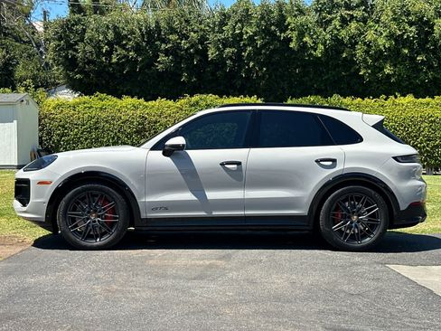 Certified 2025 Porsche Cayenne GTS AWD/4WD image 2