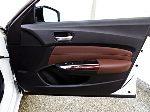 Used 2016 Acura TLX FWD image 12