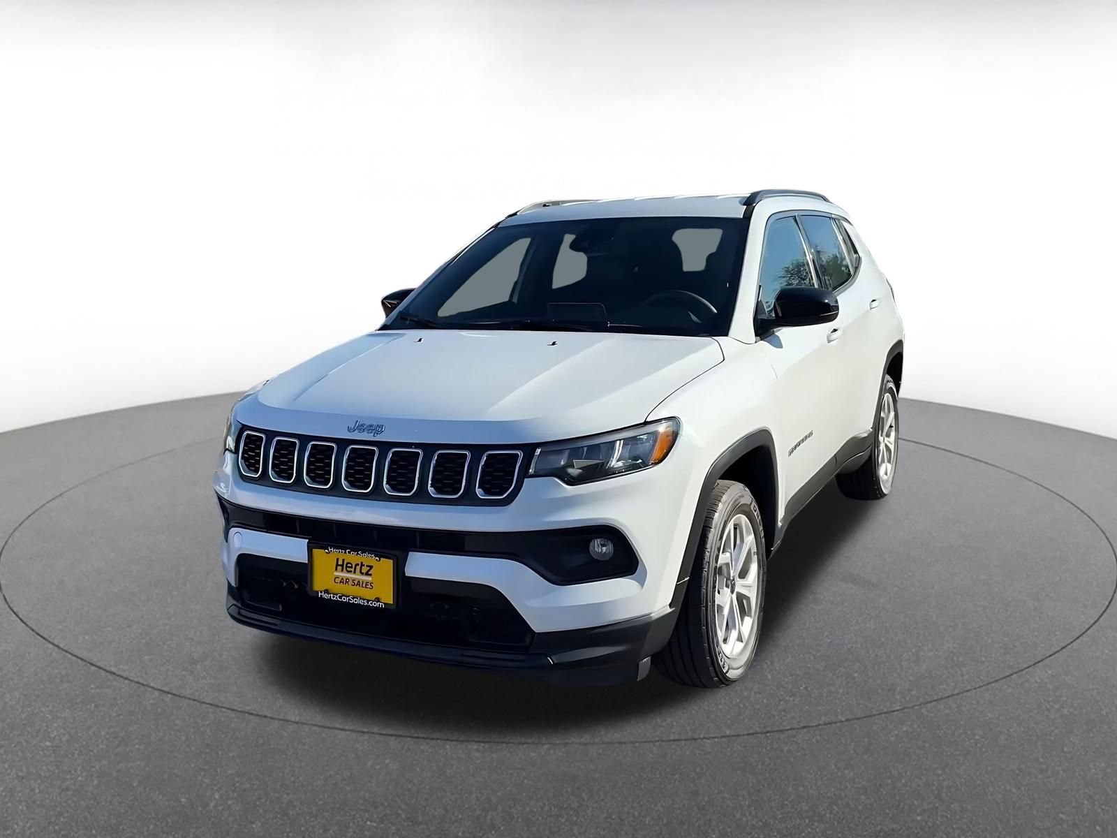Used 2025 Jeep Compass Latitude AWD/4WD image 6