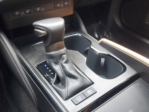 Used 2025 Lexus ES 300h w/ Premium Package FWD image 30