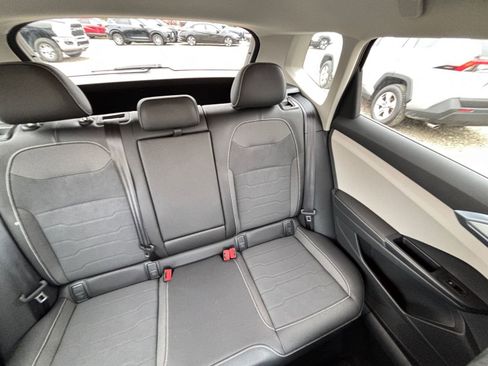 Used 2025 Volkswagen Taos SE image 37