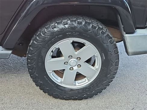 Used 2012 Jeep Wrangler Unlimited Sahara image 14