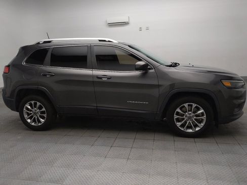 Used 2019 Jeep Cherokee Latitude Plus FWD image 11