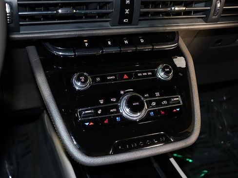 Used 2022 Lincoln Corsair AWD w/ Premium Package image 21