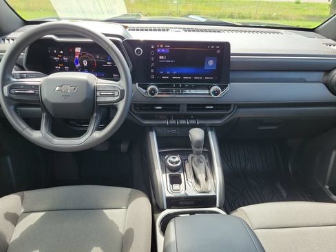 Used 2024 Chevrolet Colorado Trail Boss w/ Technology Package AWD/4WD image 32