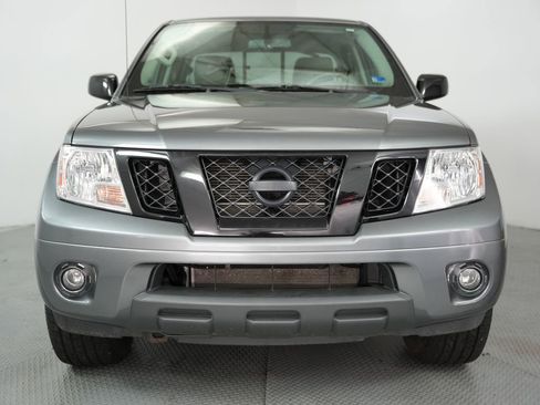 Used 2021 Nissan Frontier SV w/ Midnight Edition Floor Mats image 2