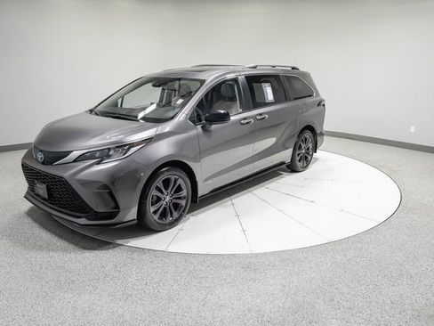 Used 2021 Toyota Sienna XSE FWD image 37