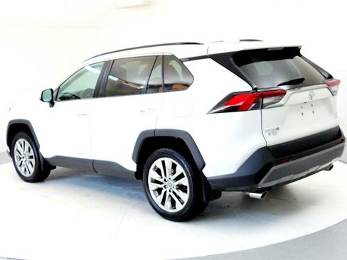 Used 2019 Toyota RAV4 Limited image 4