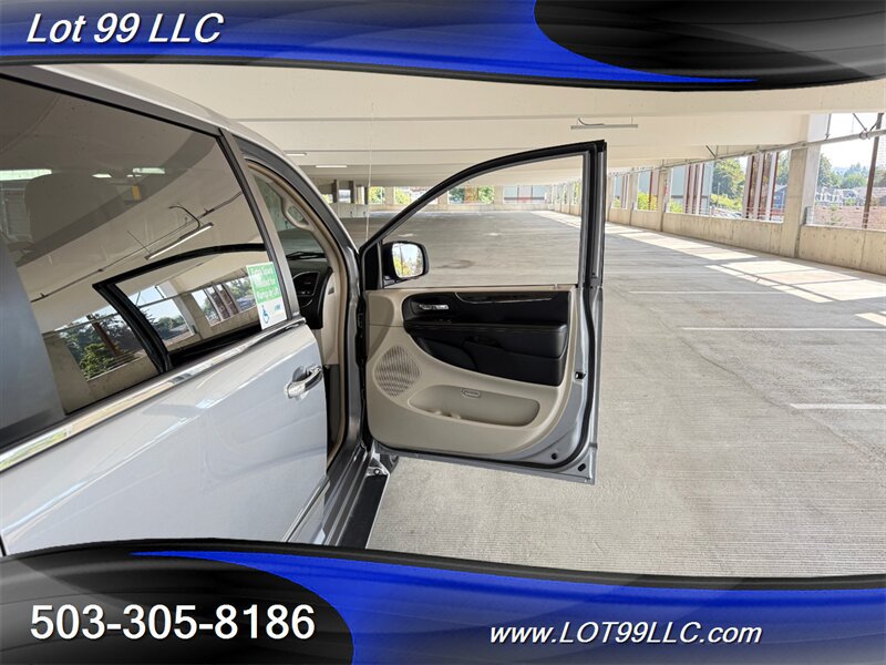 Used 2013 Chrysler Town & Country Limited w/ Luxury Group FWD image 42