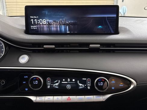 Certified 2022 Genesis GV70 2.5T image 19