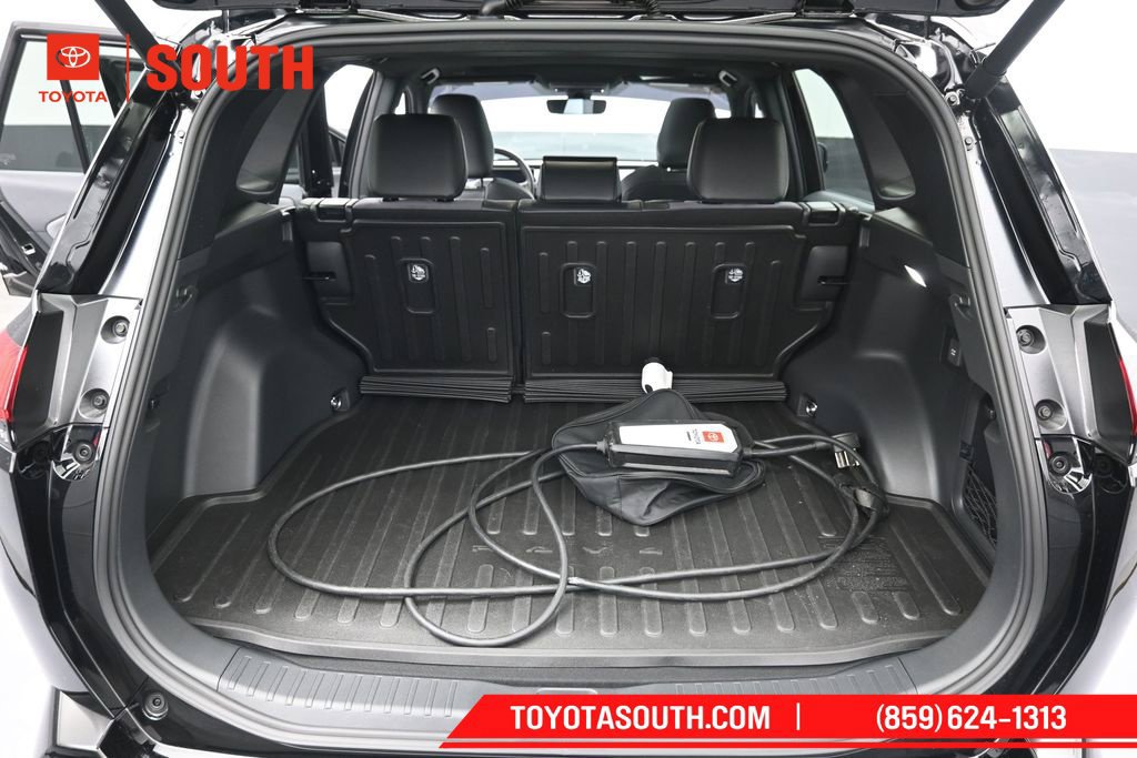 Used 2026 Toyota RAV4 XSE AWD/4WD image 28