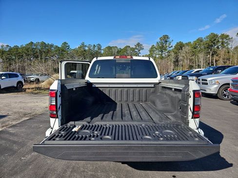 Used 2025 Nissan Frontier SV w/ SV Convenience Package image 14