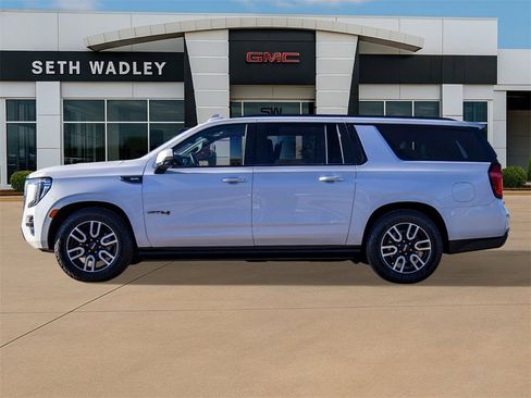 Used 2023 GMC Yukon XL AT4 w/ AT4 Premium Plus Package image 4