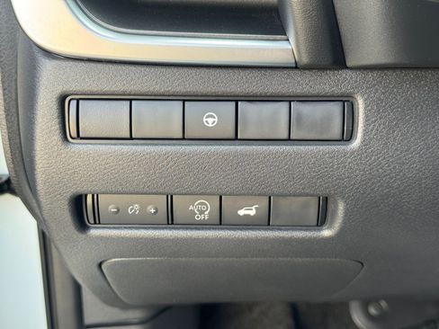Used 2023 Nissan Rogue SV w/ SV Premium B Package FWD image 17