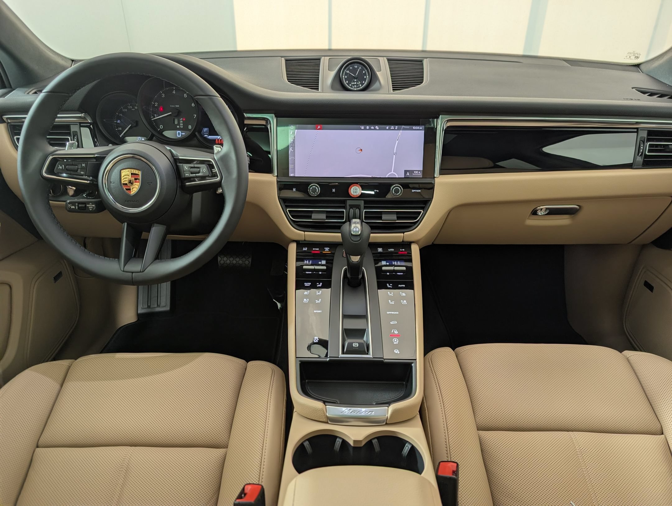 Certified 2026 Porsche Macan AWD/4WD image 17