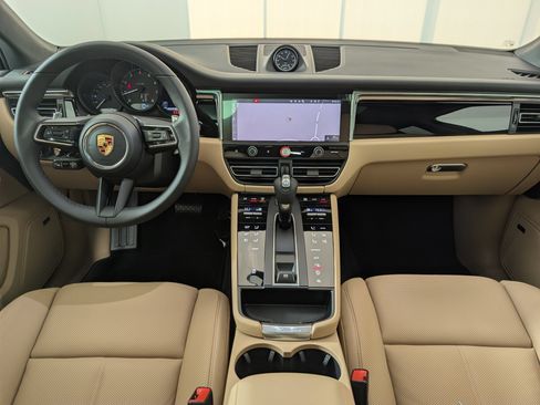 Used 2026 Porsche Macan AWD/4WD image 17