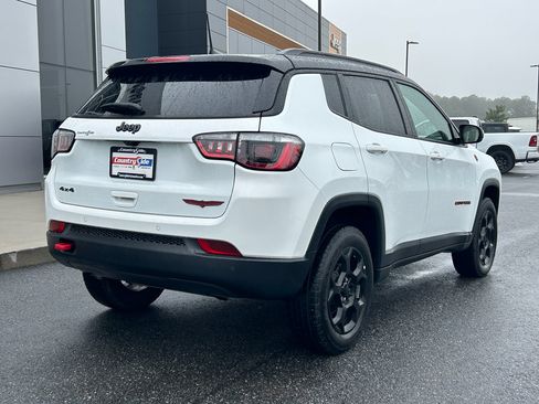 Used 2024 Jeep Compass Trailhawk image 9