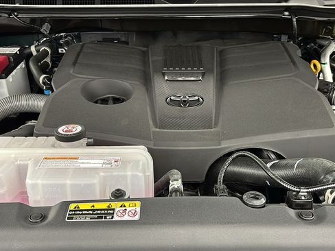 New 2026 Toyota Tundra Limited AWD/4WD image 38