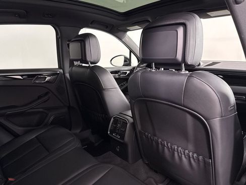 Certified 2025 Porsche Macan AWD/4WD image 25