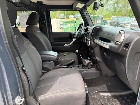 Used 2017 Jeep Wrangler Unlimited Sahara w/ Connectivity Group AWD/4WD image 26