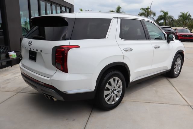 Used 2024 Hyundai Palisade SEL FWD image 3