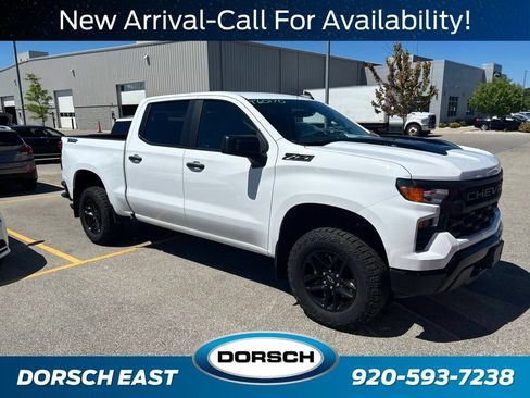 Used 2025 Chevrolet Silverado 1500 Custom Trail Boss w/ Dark Appearance Package AWD/4WD image 3