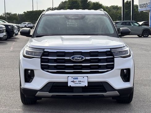 Used 2026 Ford Explorer Active w/ Active Comfort Package RWD image 3