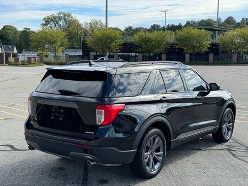 Used 2023 Ford Explorer XLT w/ XLT Sport Appearance Package AWD/4WD image 5