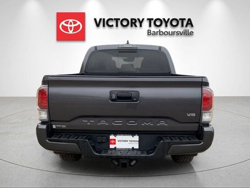 Used 2022 Toyota Tacoma TRD Sport image 4