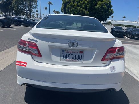 Used 2011 Toyota Camry SE w/ SE Extra-Value Pkg #1 FWD image 5