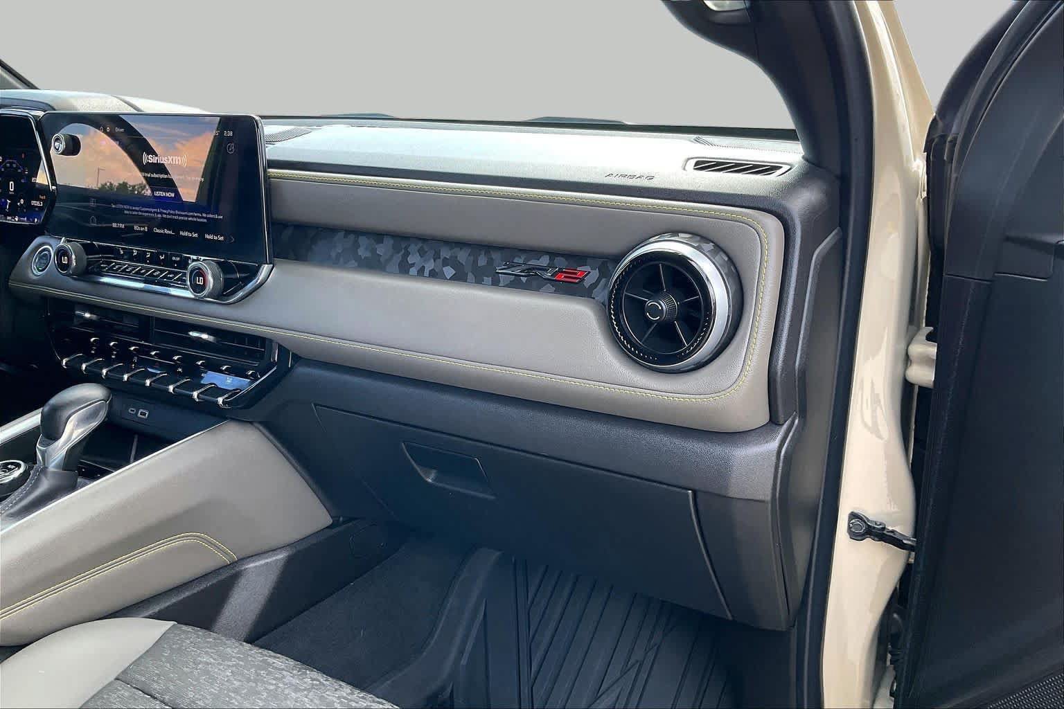Used 2024 Chevrolet Colorado ZR2 w/ Technology Package AWD/4WD image 18