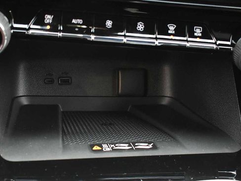 New 2026 Chevrolet Traverse RS image 24