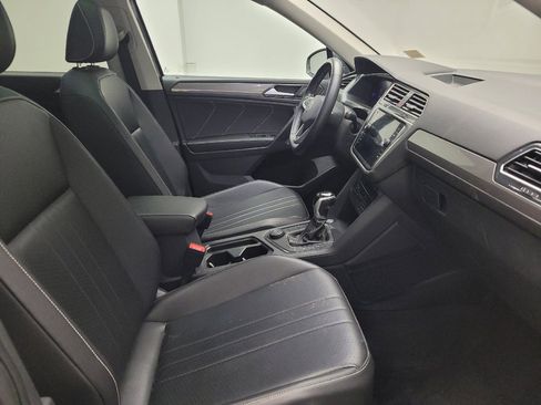 Used 2022 Volkswagen Tiguan SE AWD/4WD image 21