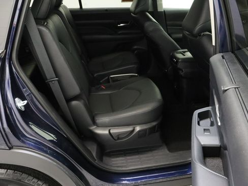 Certified 2025 Toyota Grand Highlander FWD image 37