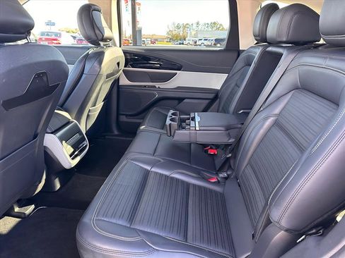 Used 2024 Lincoln Nautilus Reserve image 12